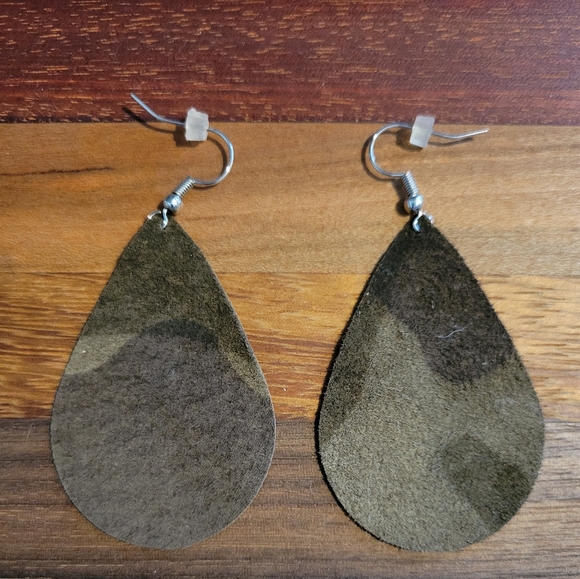 NEW LEATHER EARRINGS - Picture 2 of 4